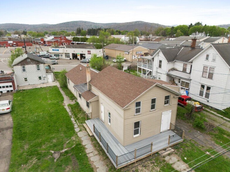 8 S Liberty Ave, Endicott, NY for sale - Primary Photo - Image 1 of 24