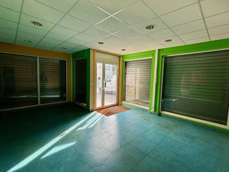 Retail in Paris for lease - Interior Photo - Image 1 of 5