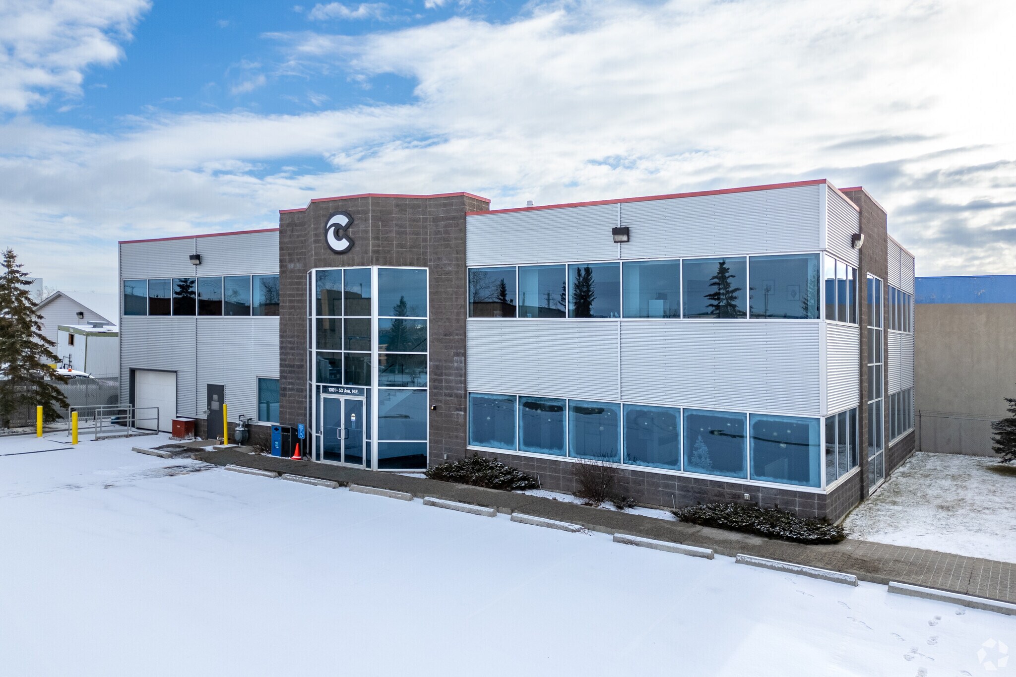 1001 53rd Ave NE, Calgary, AB for sale Primary Photo- Image 1 of 1
