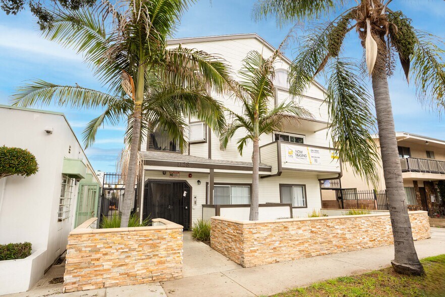 1128 Stanley Ave, Long Beach, CA à vendre - Photo du bâtiment - Image 2 de 14
