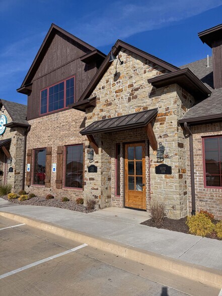 1111 Magnolia Ct, Moore, OK à louer - Photo du bâtiment - Image 3 de 12