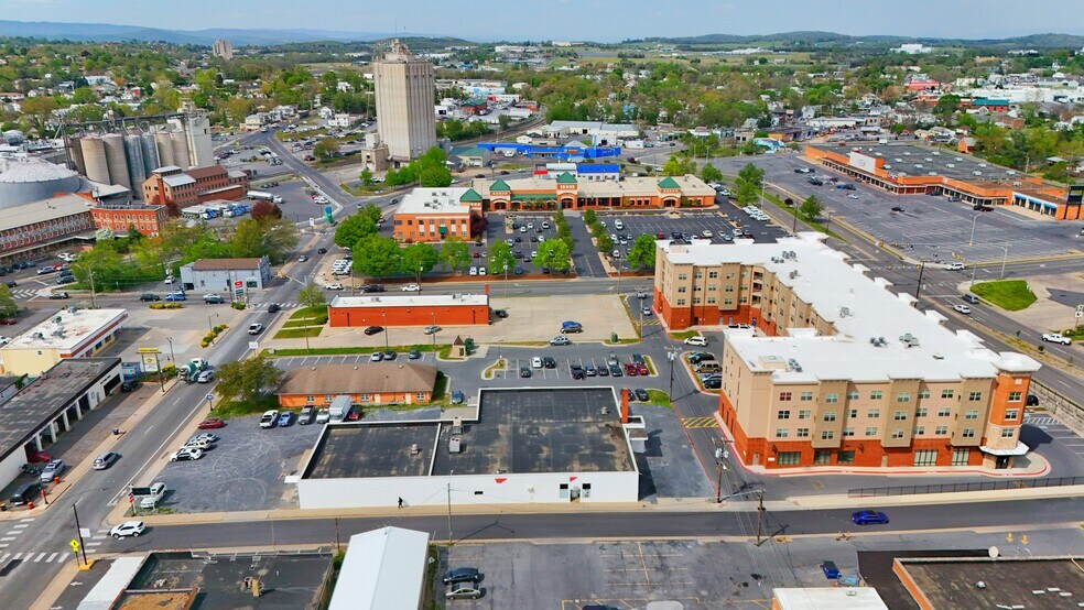 60 E Rock St, Harrisonburg, VA à louer - Aérien - Image 2 de 19