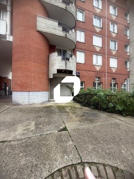 Retail in Cergy for lease - Building Photo - Image 2 of 5