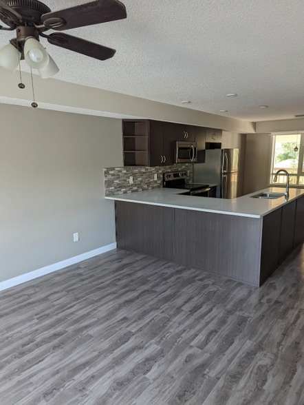 12505 111 Av NW, Edmonton, AB à vendre - Photo intérieure - Image 2 de 13