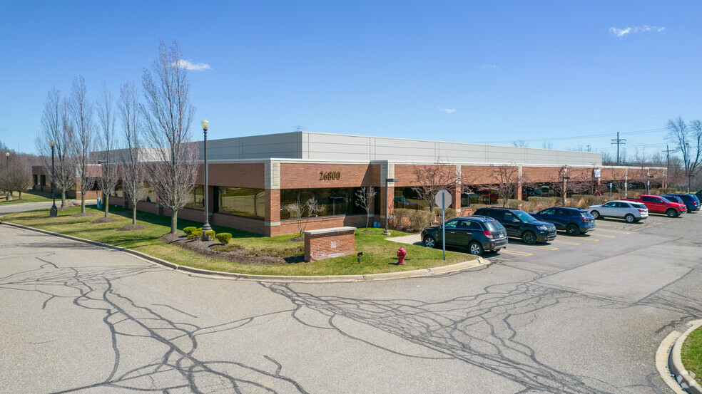 26800 Meadowbrook Rd, Novi, MI for lease - Building Photo - Image 1 of 6