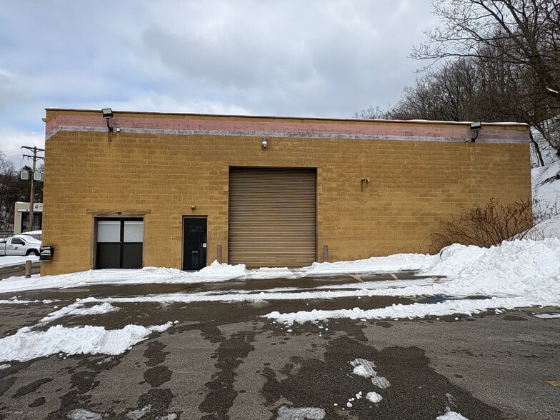 1371 Saw Mill Run Blvd, Pittsburgh, PA for lease - Building Photo - Image 3 of 22