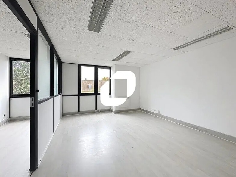 20 Bis Rue Schnapper, Saint-Germain-en-Laye for lease - Interior Photo - Image 3 of 8