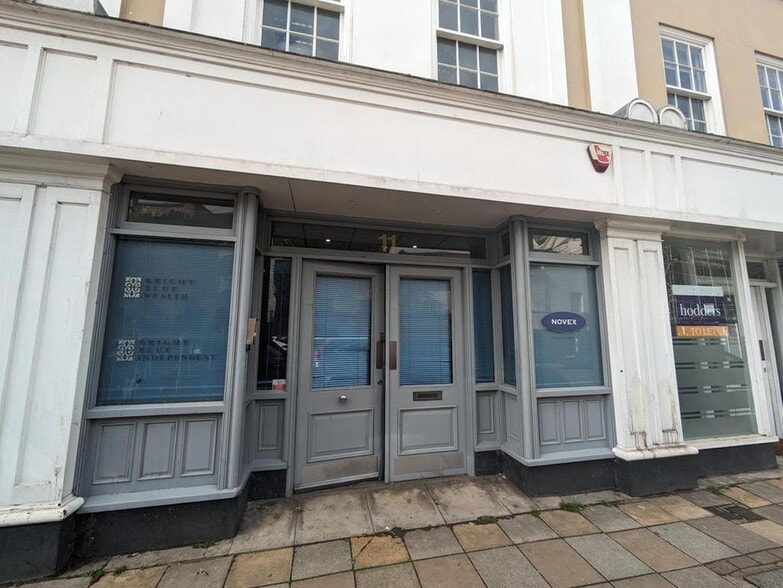 9-15 Windsor St, Chertsey for lease - Building Photo - Image 2 of 12