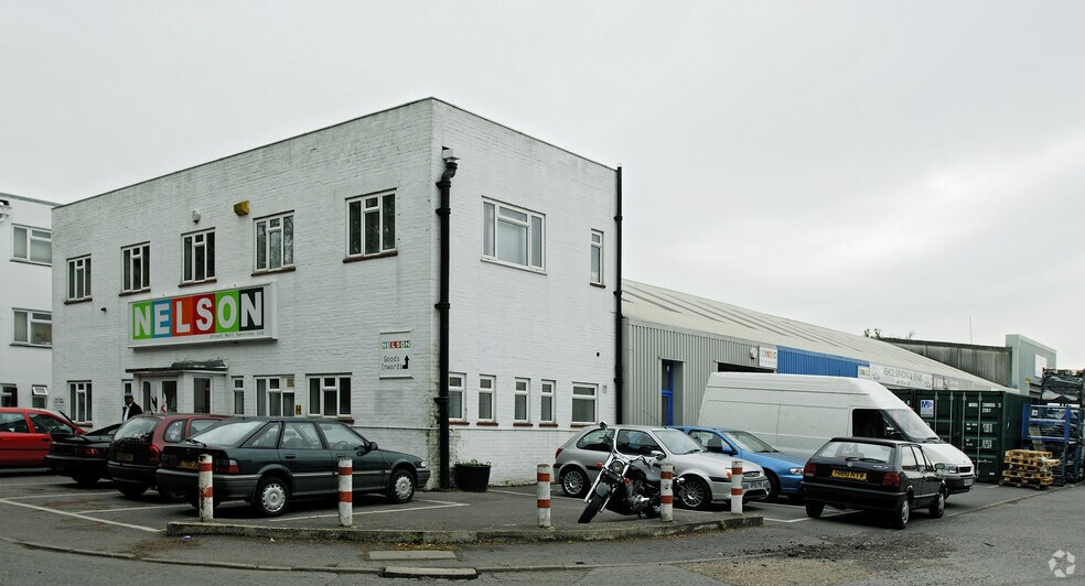 Hanworth Ln, Chertsey à vendre - Photo du bâtiment - Image 2 de 8