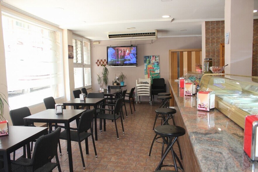 Retail in Elche, Alicante for sale - Interior Photo - Image 1 of 18