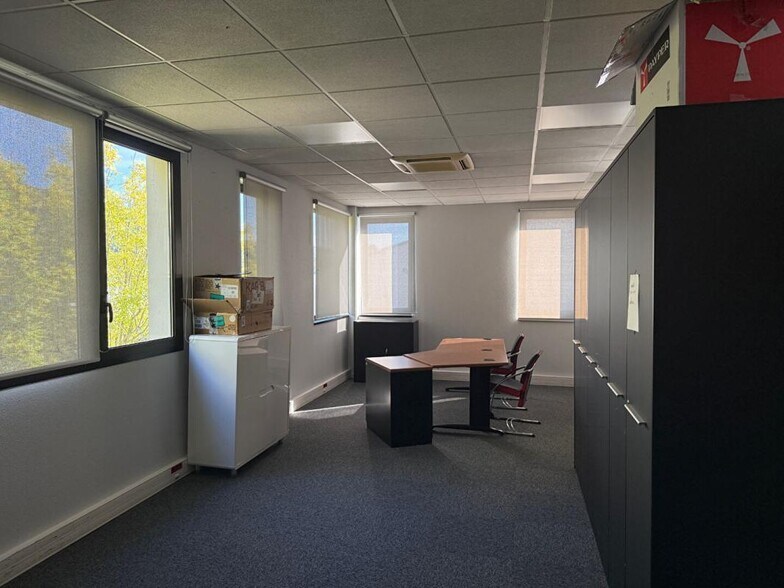 Office in Besançon for lease - Interior Photo - Image 2 of 4