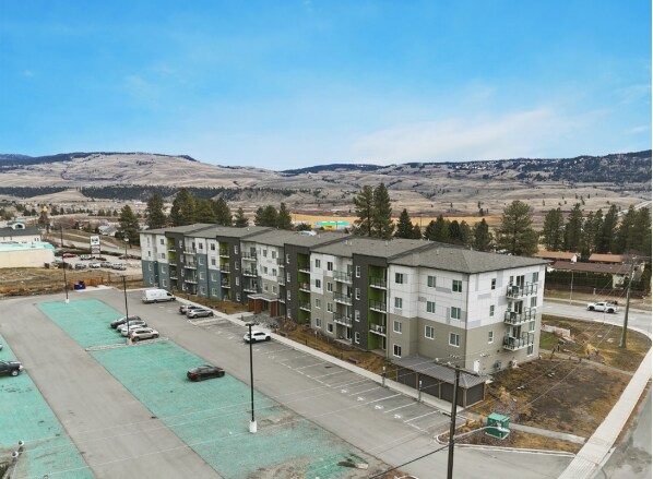 4010 Walters St, Merritt, BC à vendre - Photo du bâtiment - Image 2 de 40