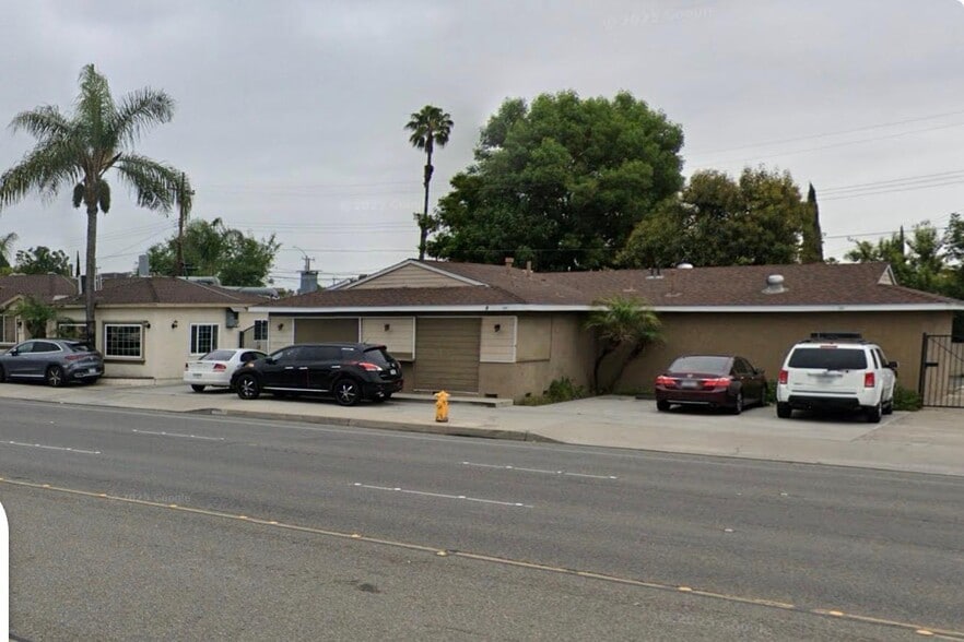 200 N Brookhurst St, Anaheim, CA for sale - Building Photo - Image 2 of 3