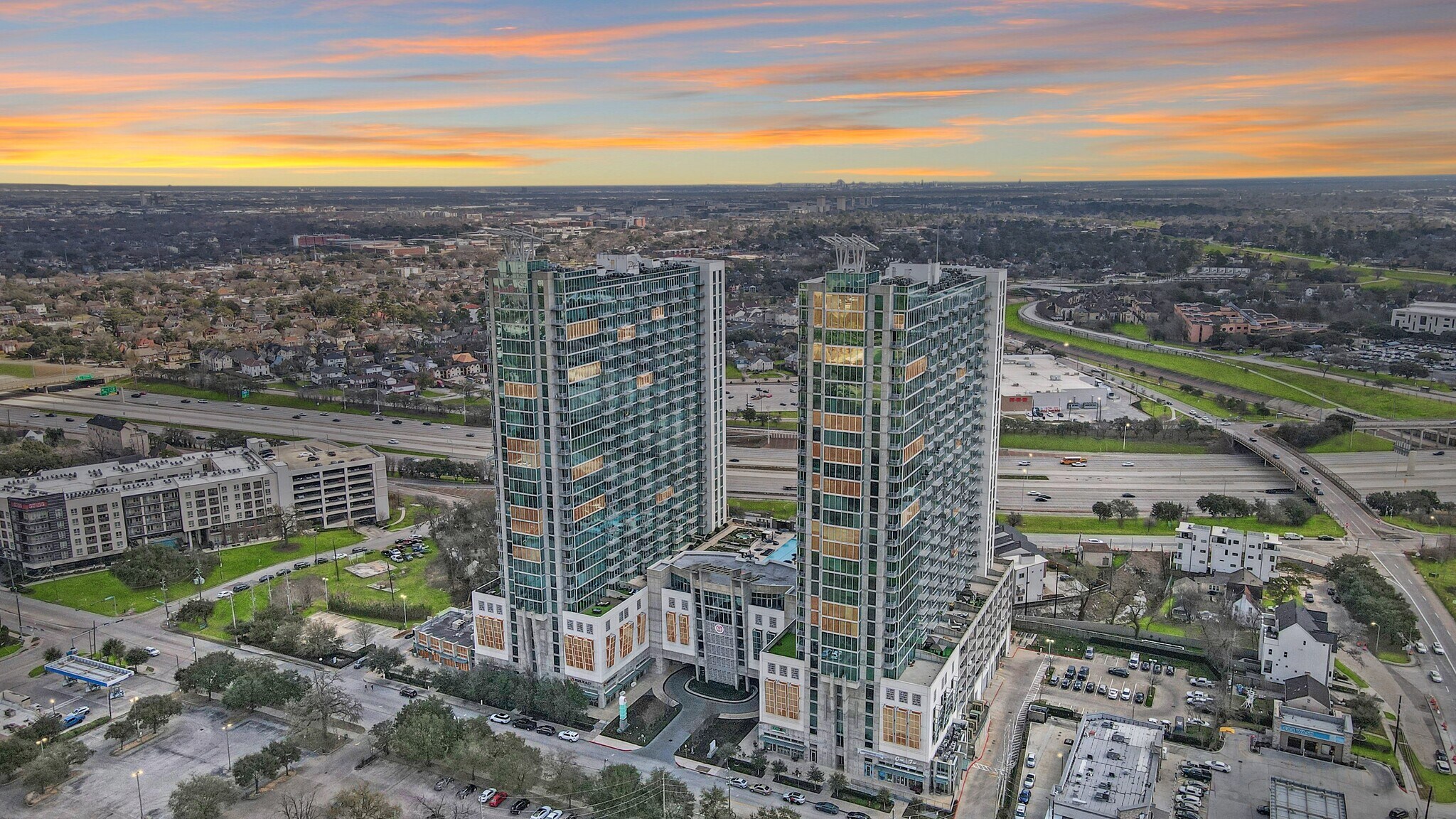 5927 Almeda Rd, Houston, TX à louer Photo principale- Image 1 de 196