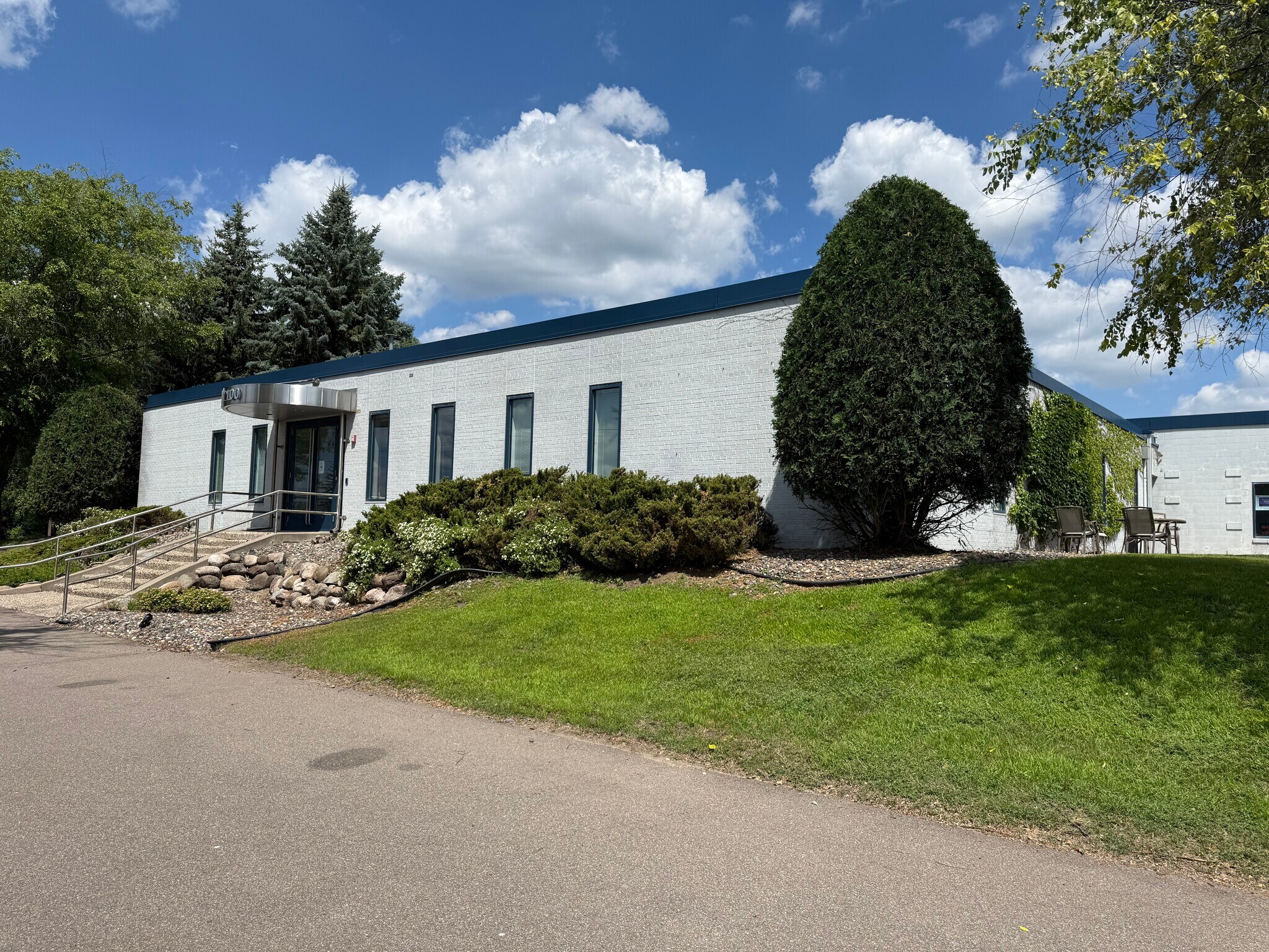 7100 Medicine Lake Rd, New Hope, MN à louer Photo du bâtiment- Image 1 de 4