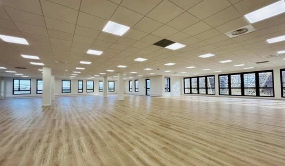 Office in Genas for lease - Interior Photo - Image 1 of 8