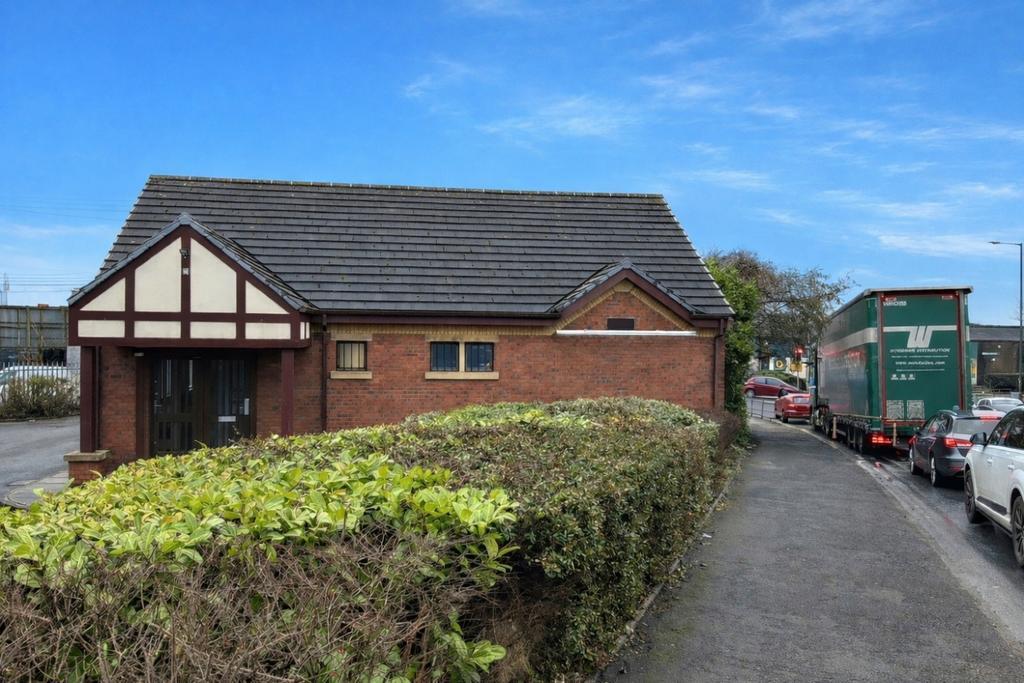 3 Catherine St, Hyde à louer Photo principale- Image 1 de 4