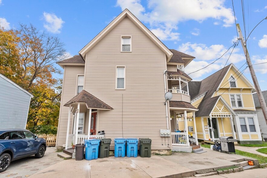 53 Cliff St, Norwich, CT for sale - Primary Photo - Image 1 of 1