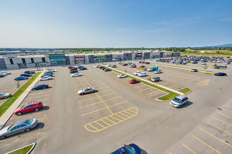 4605 Boul de l'Auvergne, Québec, QC for lease - Building Photo - Image 3 of 7