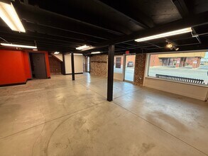 111 E Commercial St, Broken Arrow, OK for lease Interior Photo- Image 1 of 3