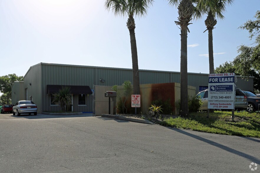 1927-1935 SW South Macedo Blvd, Port Saint Lucie, FL à vendre - Photo du bâtiment - Image 3 de 14