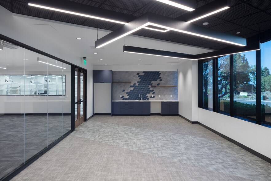 10398 Pacific Center Ct, San Diego, CA à louer - Photo intérieure - Image 3 de 8