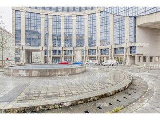 More details for 15 Place Georges Pompidou, Montigny-le-Bretonneux - Office for Lease