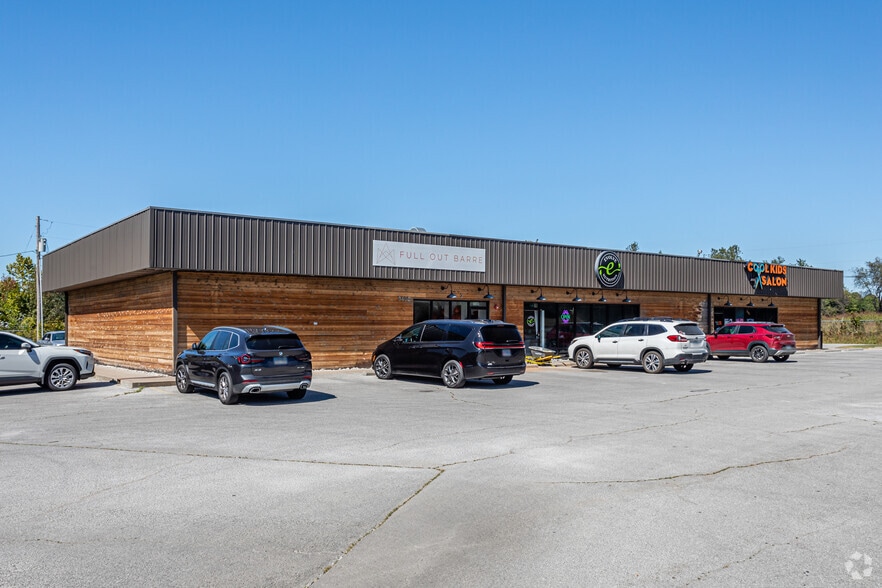 3406-4 SE J St, Bentonville, AR for lease - Primary Photo - Image 1 of 11
