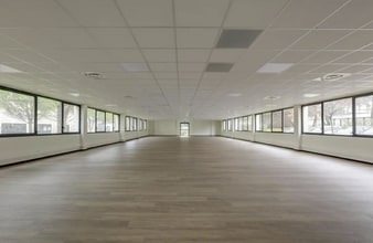 Office in Aix-en-Provence for lease Interior Photo- Image 2 of 2