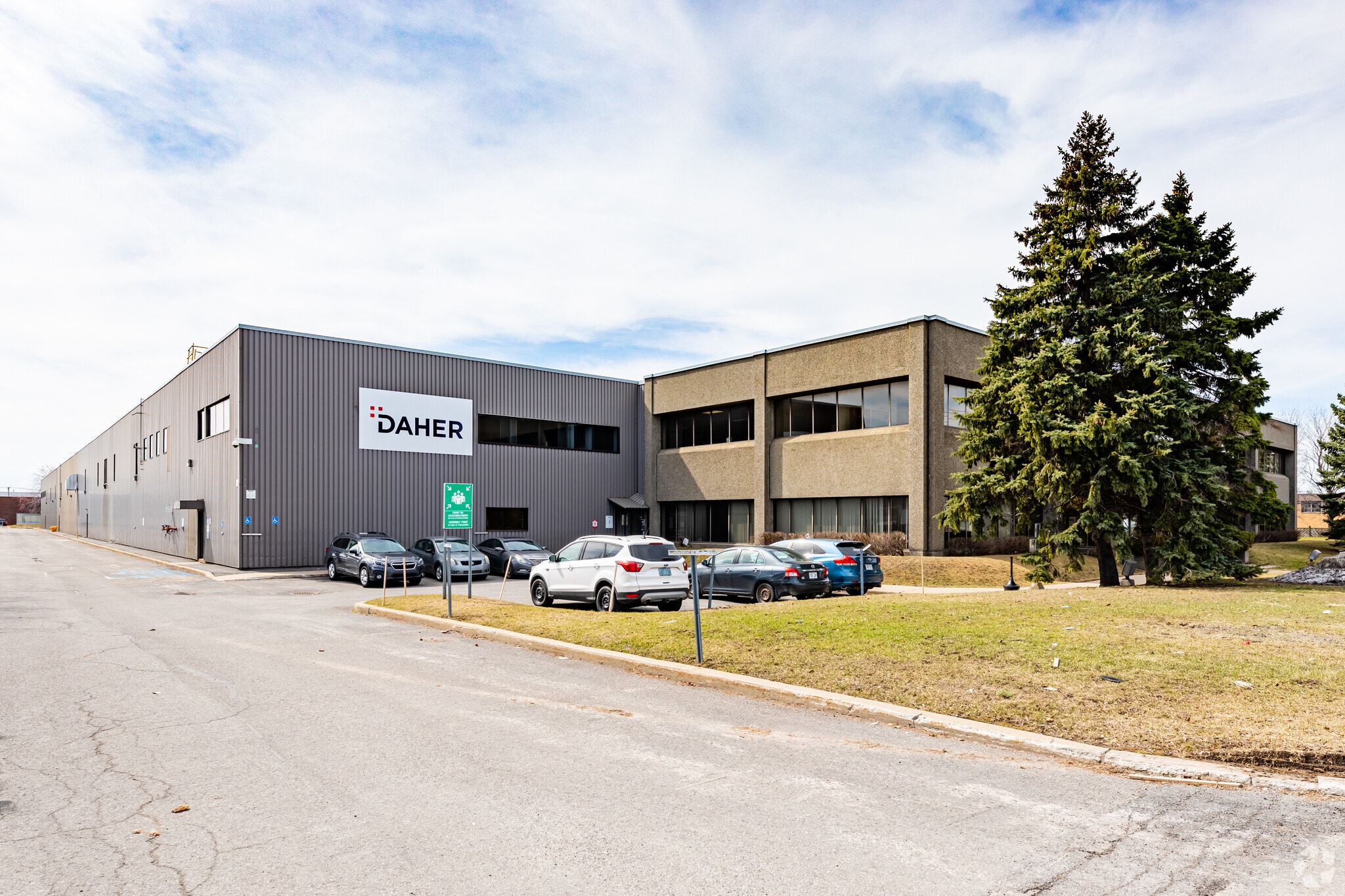 550 Rue McArthur, Saint-Laurent, QC for lease Building Photo- Image 1 of 4
