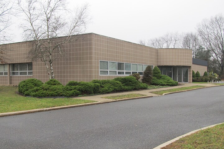 17 Roland Ave, Mount Laurel, NJ à vendre Photo du bâtiment- Image 1 de 1