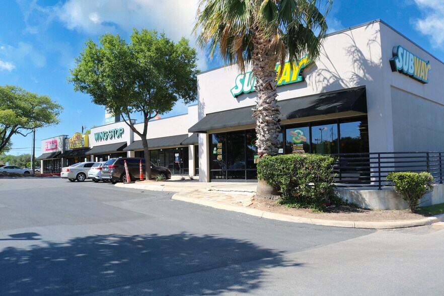 1464 Austin Hwy, San Antonio, TX à louer - Photo du bâtiment - Image 2 de 10