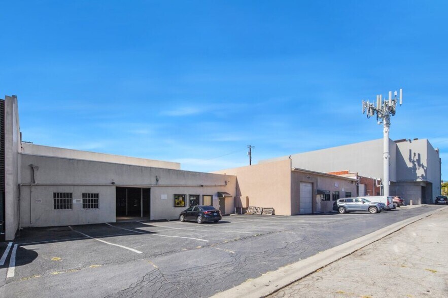 2230 S Barrington Ave, Los Angeles, CA à vendre - Photo du bâtiment - Image 2 de 5