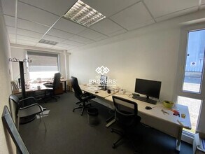 Office in Seyssinet-Pariset for lease Interior Photo- Image 1 of 9