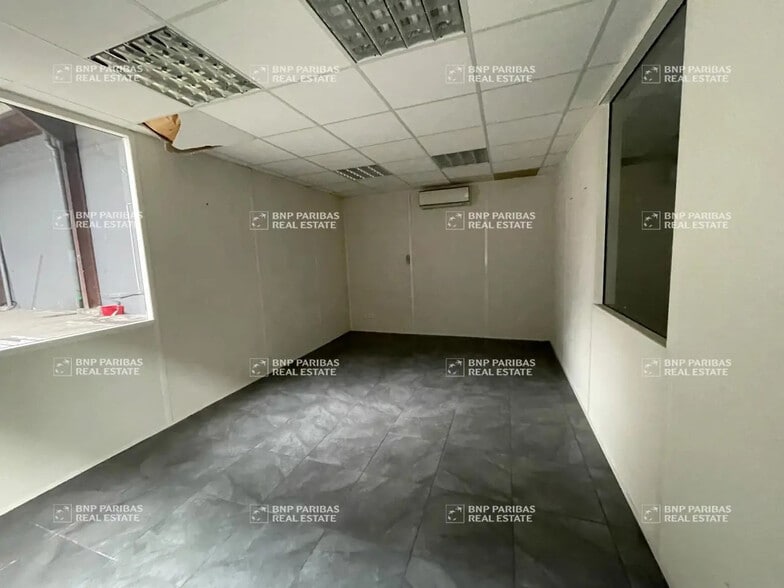 Flex in Brignais for lease - Building Photo - Image 2 of 10