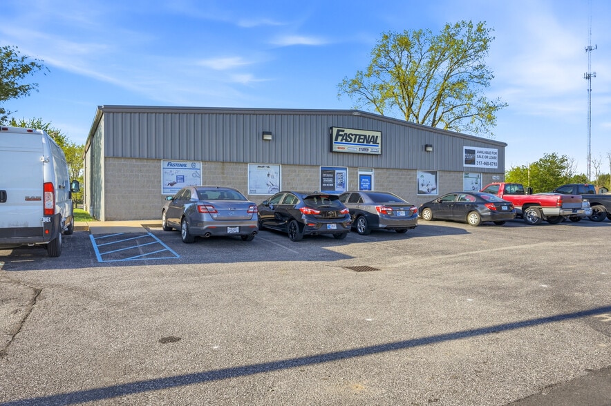 1429 W Main St, Greenfield, IN à vendre - Photo du bâtiment - Image 2 de 9