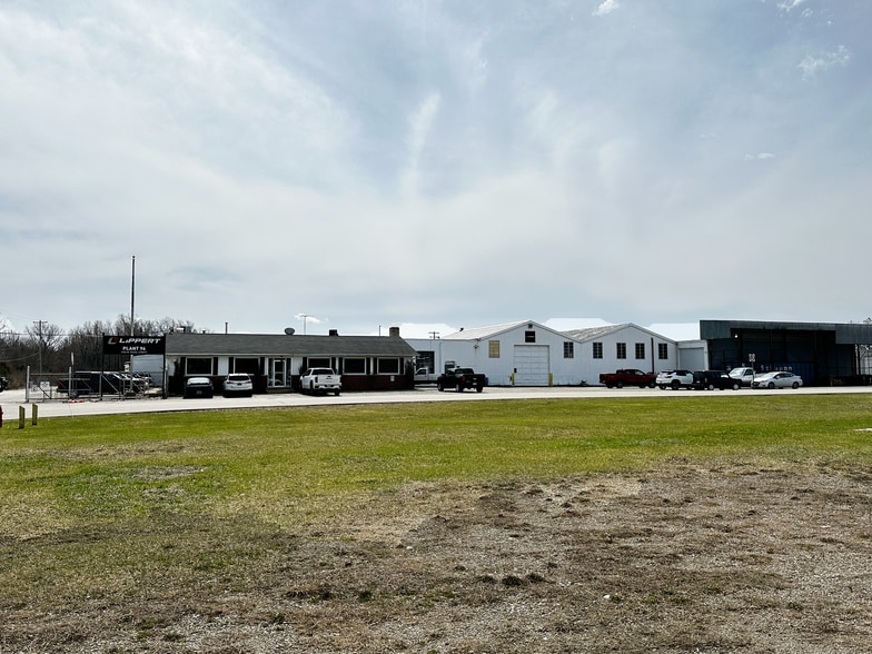 Manufacturing Complex portfolio of 2 properties for sale on LoopNet.ca - Building Photo - Image 1 of 2