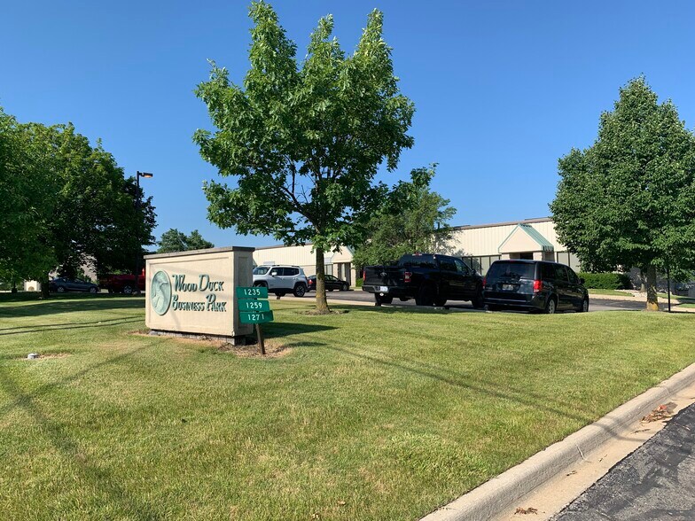 1235 Industrial Dr, Saline, MI à vendre - Photo du bâtiment - Image 2 de 4