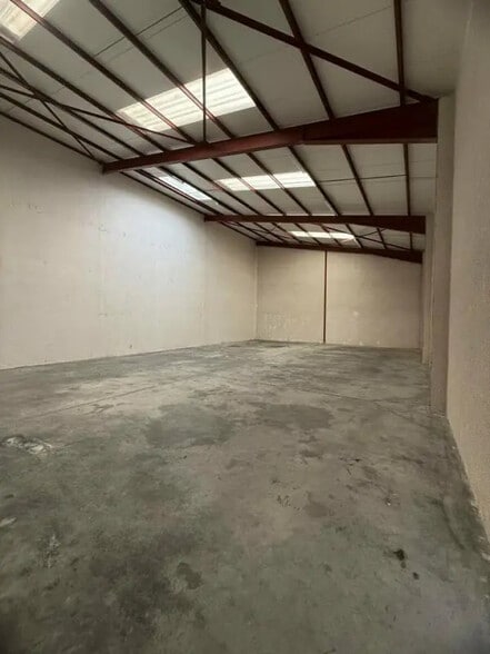 Industrial in Codognan for lease - Interior Photo - Image 3 of 5