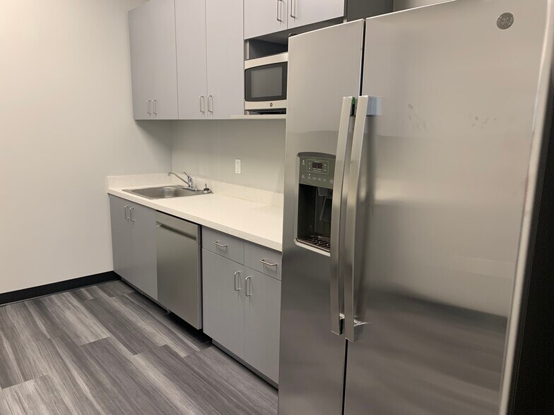 2300 Camp Creek Pky, College Park, GA à louer - Photo intérieure - Image 2 de 19