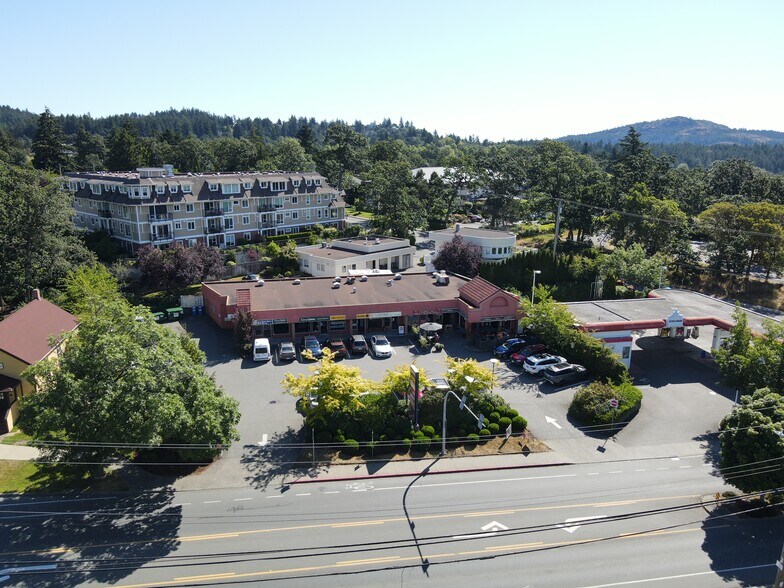 4517 W Saanich Rd, Victoria, BC for sale - Primary Photo - Image 1 of 1