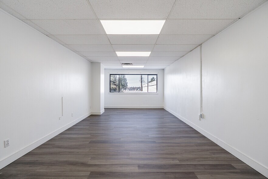 7123 Curragh Av, Burnaby, BC à louer - Photo du bâtiment - Image 3 de 10