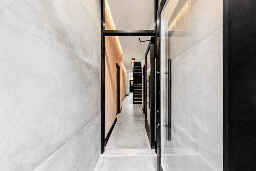 175-177 East Third St portfolio of 2 properties for sale on LoopNet.ca - Building Photo - Image 2 of 18