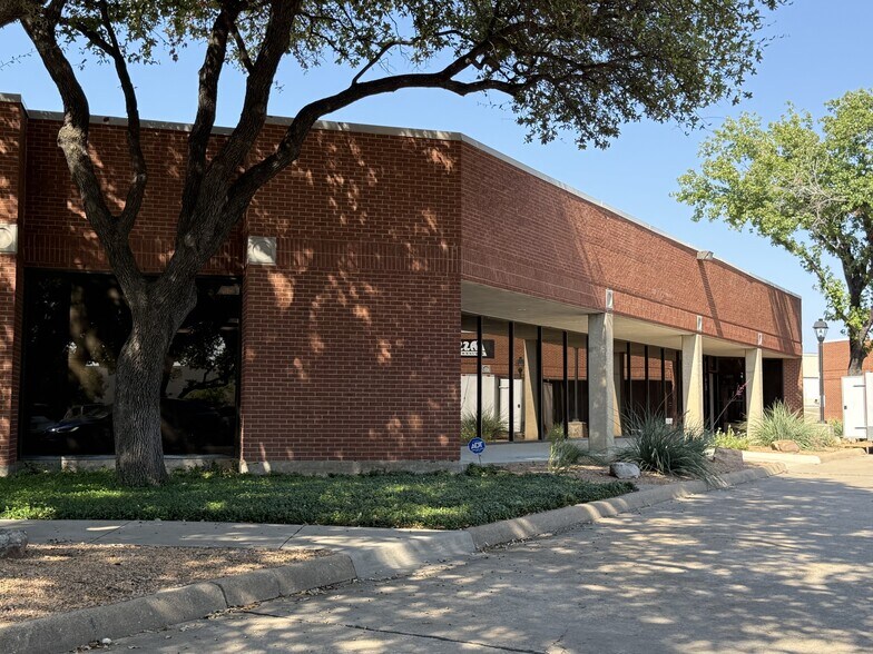 820 F Ave, Plano, TX à louer - Photo du bâtiment - Image 2 de 4