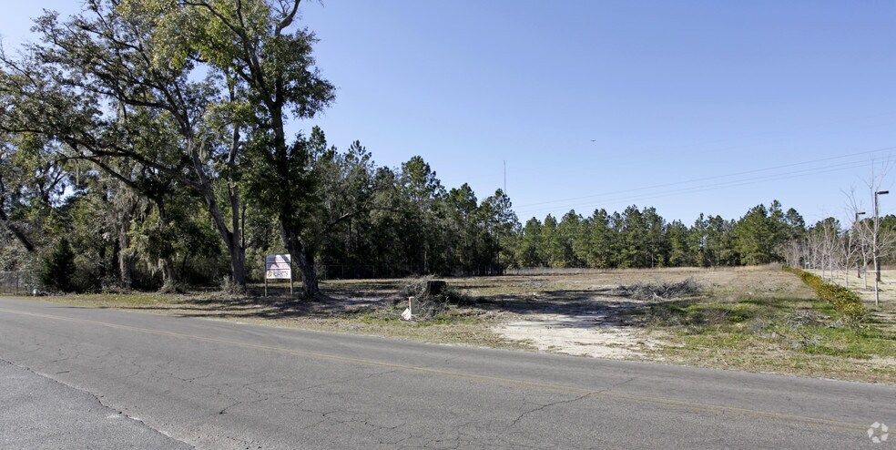 Crawfordville Corner Portfolio portfolio of 3 properties for sale on LoopNet.ca - Primary Photo - Image 2 of 2