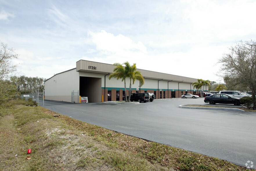 17251 Alico Center Rd, Fort Myers, FL à louer - Photo du bâtiment - Image 3 de 5