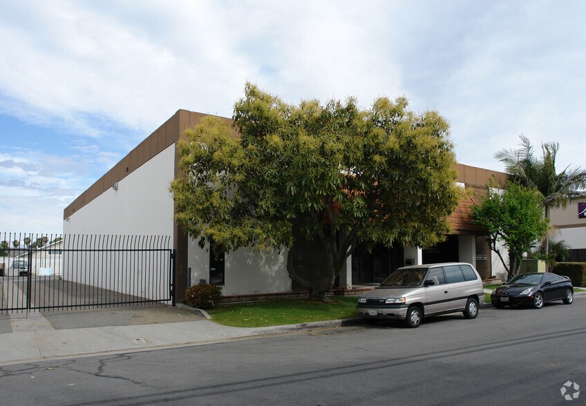 18342-18352 Enterprise Ln, Huntington Beach, CA à louer - Photo du bâtiment - Image 2 de 4