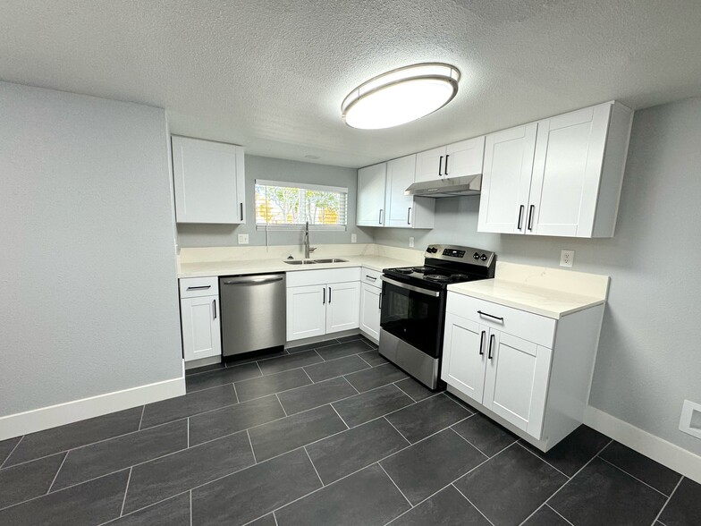 905 Mauldin Ln, Reno, NV for sale - Building Photo - Image 3 of 32