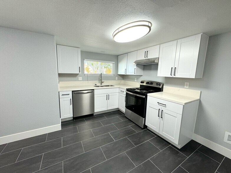 905 Mauldin Ln, Reno, NV à vendre - Photo du bâtiment - Image 3 de 32