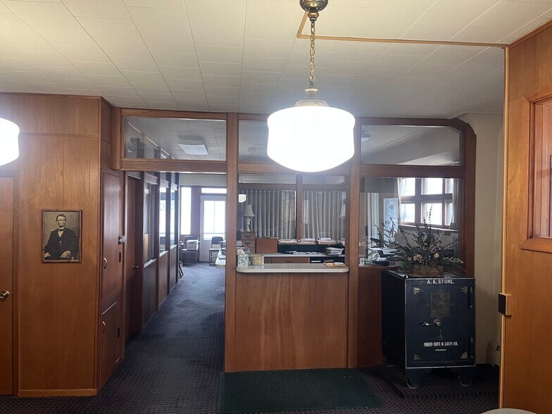 400 S Front St, Saint Peter, MN for lease - Lobby - Image 3 of 9